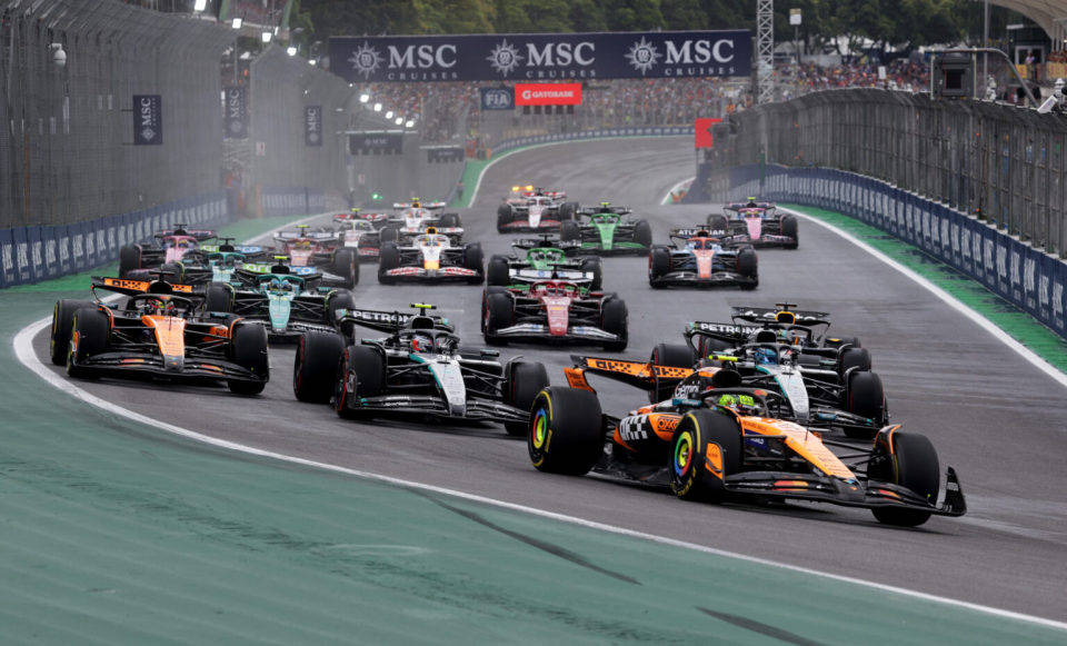 关于哈斯车队横扫雷诺车队，皮亚斯特里统治全场的信息