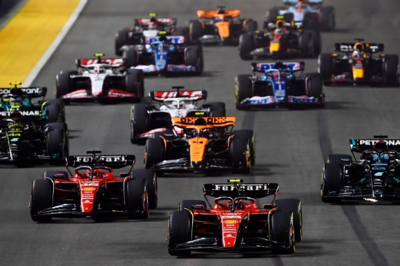 迈凯伦碾压索伯车队，塞恩斯带队取胜的简单介绍